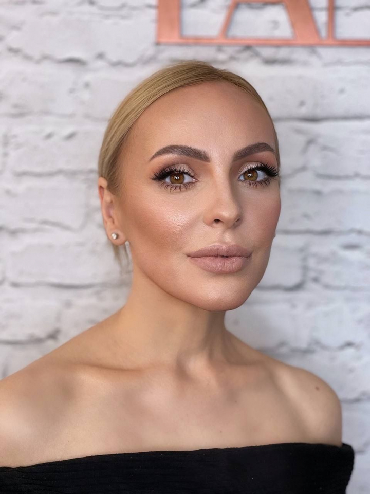 Fashion Friday cu Xenia Bugneac: Moda inalta face alianta cu fenomenul Street style Fashion Friday cu Xenia Bugneac: Moda inalta face alianta cu fenomenul Street style