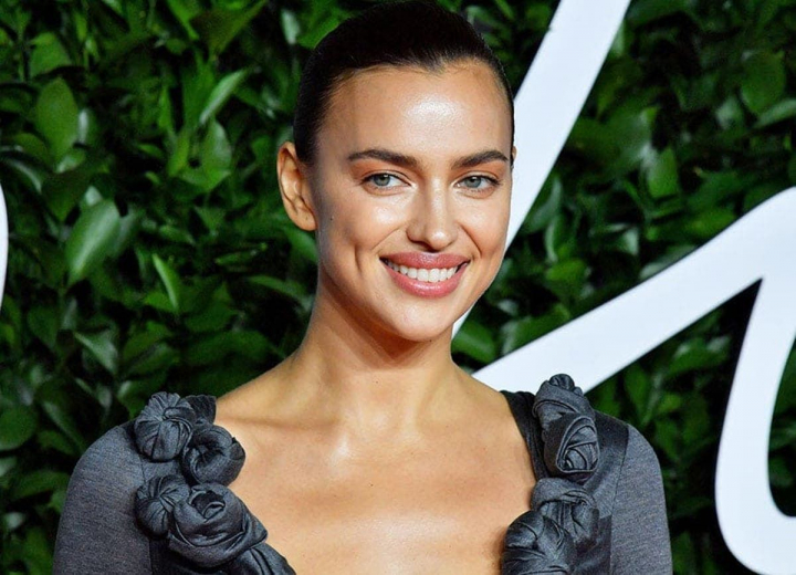 Ochi evidentiati, buze voluptoase si cat mai naturala. Trucurile la care apeleaza Irina Shayk pentru un ten sanatos si luminos. „Iubesc machiajul, dar cred ca tu trebuie sa-l porti, nu el pe tine" - VIDEO Ochi evidentiati, buze voluptoase si cat mai naturala. Trucurile la care apeleaza Irina Shayk pentru un ten sanatos si luminos. „Iubesc machiajul, dar cred ca tu trebuie sa-l porti, nu el pe tine" - VIDEO