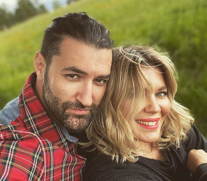 Reactia Ginei Pistol dupa ce Smiley a lansat o melodie pentru fetita lor Reactia Ginei Pistol dupa ce Smiley a lansat o melodie pentru fetita lor