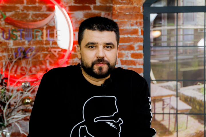 Patru barbati si o floare! Cum a pozat Anatolie Melnic alaturi de familia lui: "Asa a inceput totul"