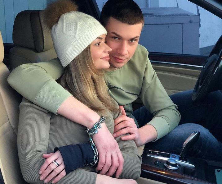 Doi minori si-au legat mainile cu un lant, fiind inspirati de povestea cuplului din Ucraina. Ce reactii au starnit
Doi minori si-au legat mainile cu un lant, fiind inspirati de povestea cuplului din Ucraina. Ce reactii au starnit