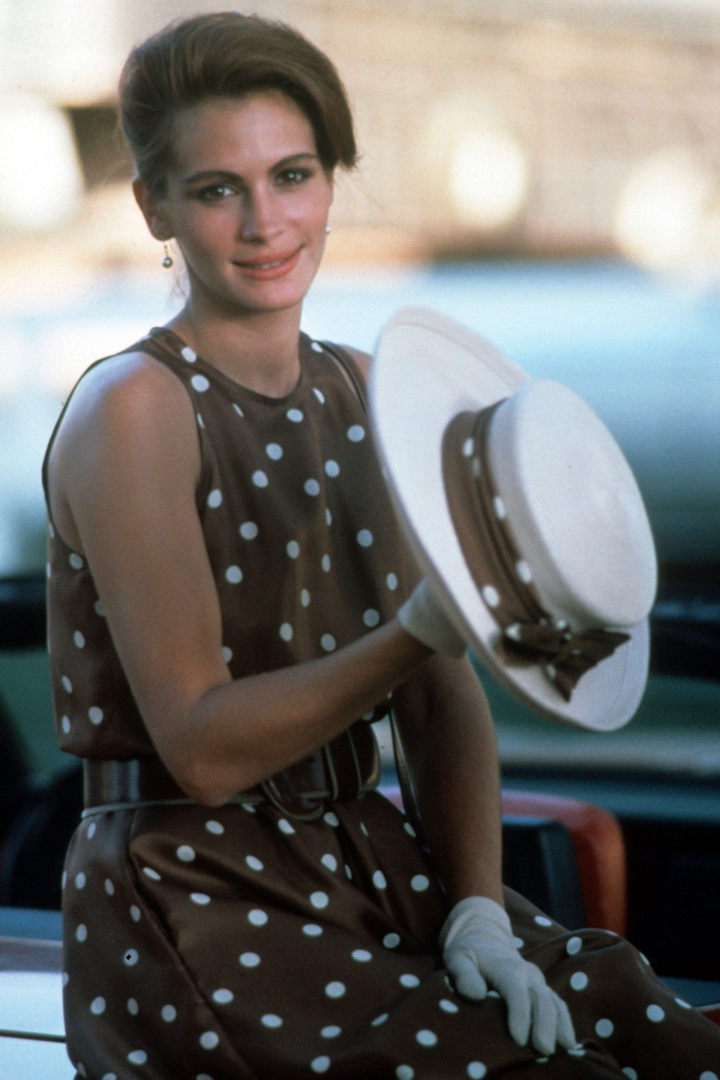 Julia Roberts, Marilyn Monroe si alte actrite celebre au purtat astfel de rochii. Tinutele „imbulinate” pe care astazi nu prea le mai vezi Julia Roberts, Marilyn Monroe si alte actrite celebre au purtat astfel de rochii. Tinutele „imbulinate” pe care astazi nu prea le mai vezi