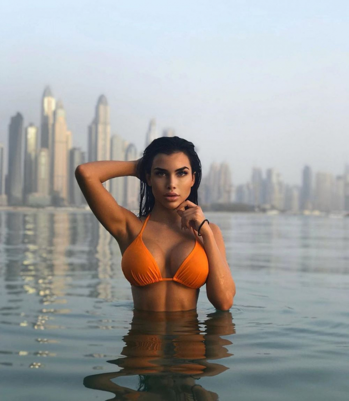 Cea mai sexy fana a lui Cristiano Ronaldo a RUPT Instagramul in doua! Fotografia care o poate face geloasa chiar si pe Georgina Rodriguez Cea mai sexy fana a lui Cristiano Ronaldo a RUPT Instagramul in doua! Fotografia care o poate face geloasa chiar si pe Georgina Rodriguez