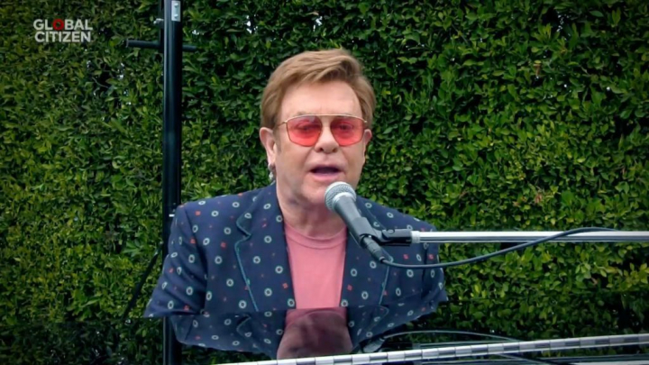 Elton John acuza Vaticanul de ”ipocrizie” pentru ca nu sustine uniunea dintre persoanele de acelasi sex Elton John acuza Vaticanul de ”ipocrizie” pentru ca nu sustine uniunea dintre persoanele de acelasi sex