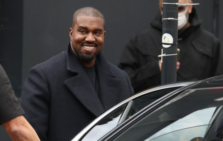 Kanye West a „inflorit” intr-un an cat altii intr-o viata, ajungand la o avere impresionanta. Rapperul a devenit cel mai bogat american de culoare din toate timpurile Kanye West a „inflorit” intr-un an cat altii intr-o viata, ajungand la o avere impresionanta. Rapperul a devenit cel mai bogat american de culoare din toate timpurile