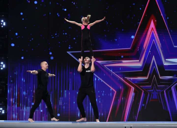 Acrobatic Dance, originari din Moldova, au facut spectacol pe scena, cu acrobatiile lor spectaculoase