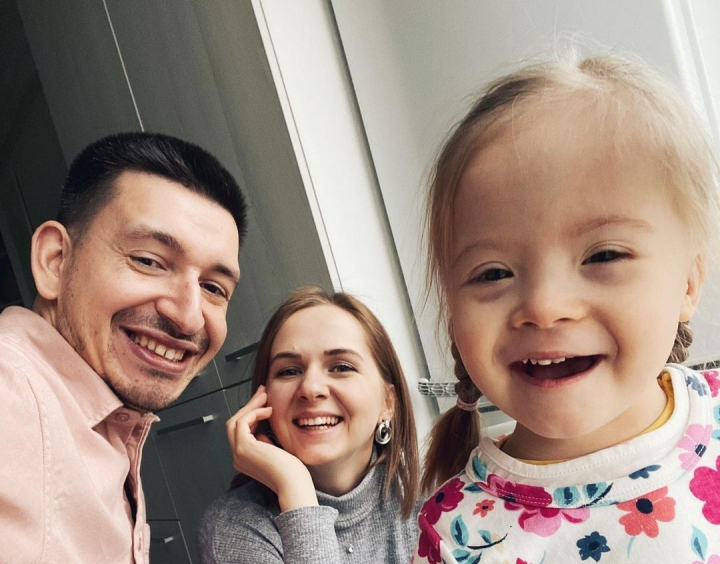 De ziua dedicata copiilor-soare, Ludmila Adamciuc a reusit sa-i uneasca intr-un filmulet. Vezi ce i-a reusit si ce surpriza i-a organizat fiicei sale Beatrice - VIDEO