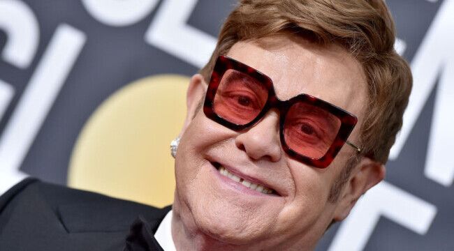 Elton John acuza Vaticanul de “ipocrizie”, dupa refuzul de a binecuvanta casatoriile gay
