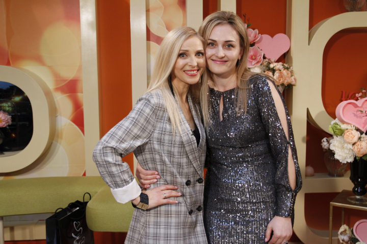 Irina Bivol a intrat in platou, chiar in timpul emisiunii, pentru a-si felicita prietena. Cine este omagiata si de cand se cunosc cele doua: „Din fan am ajuns sa fim cele mai bune prietene" - VIDEO Irina Bivol a intrat in platou, chiar in timpul emisiunii, pentru a-si felicita prietena. Cine este omagiata si de cand se cunosc cele doua: „Din fan am ajuns sa fim cele mai bune prietene" - VIDEO
