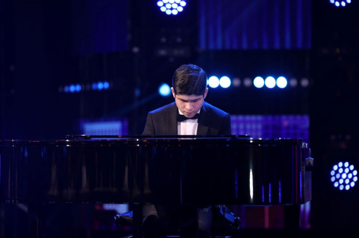 Robert Bascoveanu a aratat ca este un maestru la pian, iar talentul sau a fost apreciat pe masura, pe scena talentelor. Ce l-a intrebat Florin Calinescu - VIDEO Robert Bascoveanu a aratat ca este un maestru la pian, iar talentul sau a fost apreciat pe masura, pe scena talentelor. Ce l-a intrebat Florin Calinescu - VIDEO