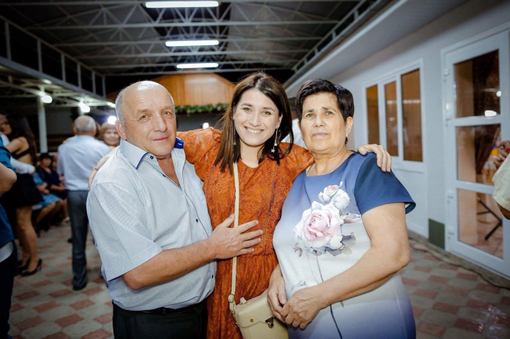 In premiera, Victoria Rosca si mama ei. Ce relatie au si cum era actrita in copilarie: „Eu, de fapt, nu sunt un om mega vesel in viata de zi cu zi, sunt o persoana destul de depresiva” - VIDEO In premiera, Victoria Rosca si mama ei. Ce relatie au si cum era actrita in copilarie: „Eu, de fapt, nu sunt un om mega vesel in viata de zi cu zi, sunt o persoana destul de depresiva” - VIDEO