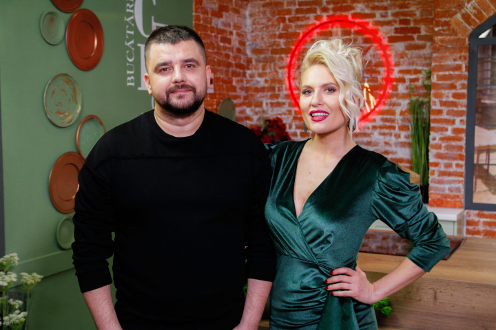 Anatolie Melnic: „As vrea sa am tupeul Diannei Rotaru.” Secrete din culisele emisiunii Gusturile se Discuta - VIDEO Anatolie Melnic: „As vrea sa am tupeul Diannei Rotaru.” Secrete din culisele emisiunii Gusturile se Discuta - VIDEO