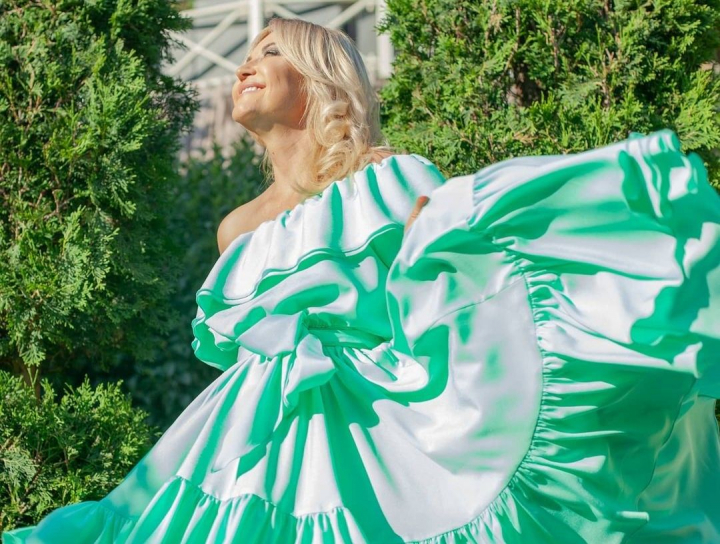 Rodica Cioranica, de ziua sa: „Micul dejun a fost extrem de sofisticat: o felie de paine cu unt...". Cum a fost felicitata jurnalista de catre mai multi artisti de la noi - VIDEO Rodica Cioranica, de ziua sa: „Micul dejun a fost extrem de sofisticat: o felie de paine cu unt...". Cum a fost felicitata jurnalista de catre mai multi artisti de la noi - VIDEO