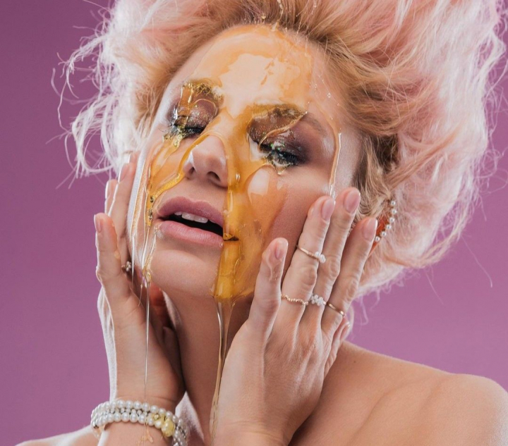 Natalia Gordienko - plina de sexappeal in sutien si fusta de fatin. Abdomenul sculptat atrage toate privirile Natalia Gordienko - plina de sexappeal in sutien si fusta de fatin. Abdomenul sculptat atrage toate privirile