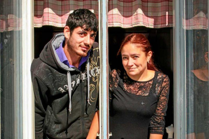 Povesti inedite de iubire - La 37 de ani o suedeza s-a casatorit cu un cersetor roman de 21 de ani! Ce i-a legat pe cei doi Povesti inedite de iubire - La 37 de ani o suedeza s-a casatorit cu un cersetor roman de 21 de ani! Ce i-a legat pe cei doi