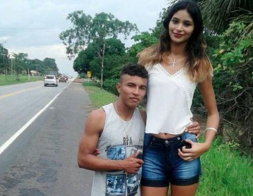 A devenit celebra in urma casatoriei cu un barbat mai scund decat ea. Cum arata acum familia celei mai inalte brazilience
A devenit celebra in urma casatoriei cu un barbat mai scund decat ea. Cum arata acum familia celei mai inalte brazilience