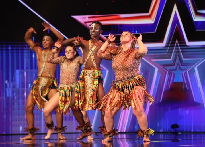 Energie si buna dispozitie pe ritmuri africane. African Ten'Dance a adus zambetul pe buze tuturor, la Romanii au Talent - VIDEO Energie si buna dispozitie pe ritmuri africane. African Ten'Dance a adus zambetul pe buze tuturor, la Romanii au Talent - VIDEO