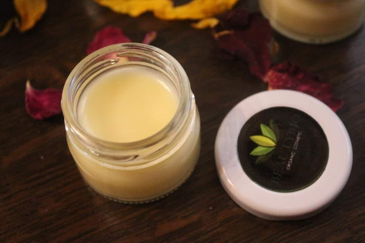 Secretele unui ten sanatos! Cum poti sa prepari o crema naturala, chiar la tine acasa
Secretele unui ten sanatos! Cum poti sa prepari o crema naturala, chiar la tine acasa