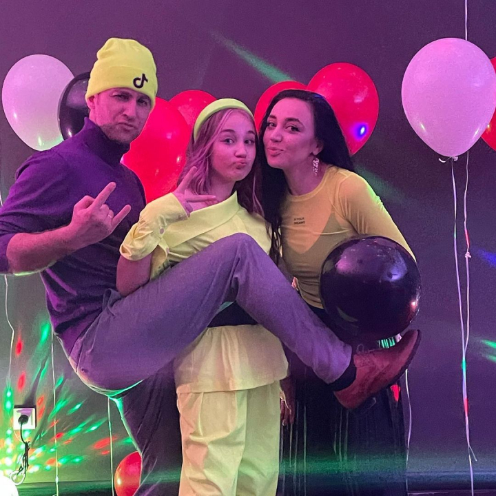Generatia TikTok! Actorii Daniela Burlaca si Iurie Gologan au dat-o in mintea copiilor. Petrecere, cum numai oamenii de arta o pot organiza