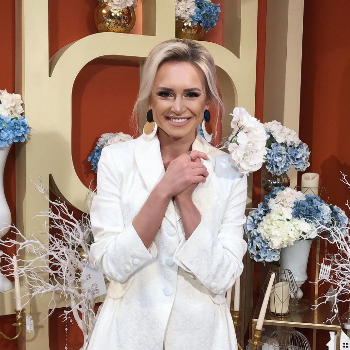 Anisoara Loghin, „topita” dupa baietelul sau. Moment de tandrete mama - fiu - FOTO Anisoara Loghin, „topita” dupa baietelul sau. Moment de tandrete mama - fiu - FOTO