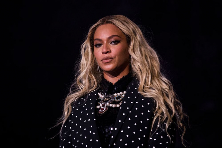 Beyonce, pradata de hoti. I-au furat genti si haine in valoare de 1 milion de dolari
Beyonce, pradata de hoti. I-au furat genti si haine in valoare de 1 milion de dolari