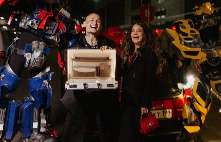 Morgenshtern i-a daruit iubitei sale o masina de lux de 7 milioane de ruble si alte 5 milioane intr-o valiza. „Ma bucur foarte mult ca esti mai desteapta decat mine si la aceasta varsta te gandesti la lucruri importante, adulte." Morgenshtern i-a daruit iubitei sale o masina de lux de 7 milioane de ruble si alte 5 milioane intr-o valiza. „Ma bucur foarte mult ca esti mai desteapta decat mine si la aceasta varsta te gandesti la lucruri importante, adulte."