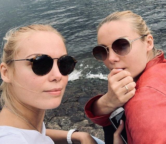 Gemenele celebre care s-au nascut la diferenta de 20 de minute, au facut marele anunt! Au devenit mame cu diferenta de 20 de zile. „Тёти двойняшки+дяди синхронисты=ляльки” Gemenele celebre care s-au nascut la diferenta de 20 de minute, au facut marele anunt! Au devenit mame cu diferenta de 20 de zile. „Тёти двойняшки+дяди синхронисты=ляльки”