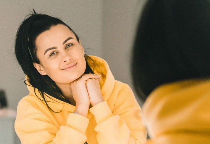 Ina Terescenco, logodita? "Eu nu m-am obisnuit ca barbatul sa lucreze, iar baiatul cu care sunt acum lucreaza si imi pare straniu". Ce a publicat vloggerita pe Instagram - VIDEO Ina Terescenco, logodita? "Eu nu m-am obisnuit ca barbatul sa lucreze, iar baiatul cu care sunt acum lucreaza si imi pare straniu". Ce a publicat vloggerita pe Instagram - VIDEO