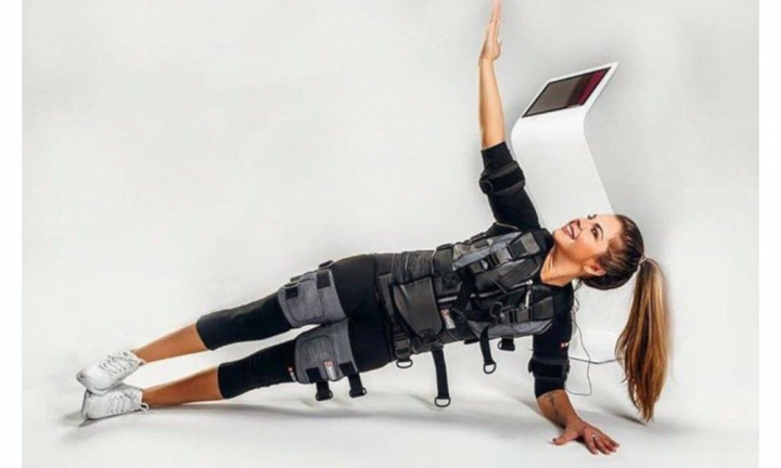 Xbody topeste kilogramele! In cateva minute de antrenament toate grupele de muschi lucreaza odata. Ce spune antrenorul, Dorian Porcesco: „Daca ai nunta pe intai iunie, trei ori pe saptamana se recomanda" - VIDEO Xbody topeste kilogramele! In cateva minute de antrenament toate grupele de muschi lucreaza odata. Ce spune antrenorul, Dorian Porcesco: „Daca ai nunta pe intai iunie, trei ori pe saptamana se recomanda" - VIDEO