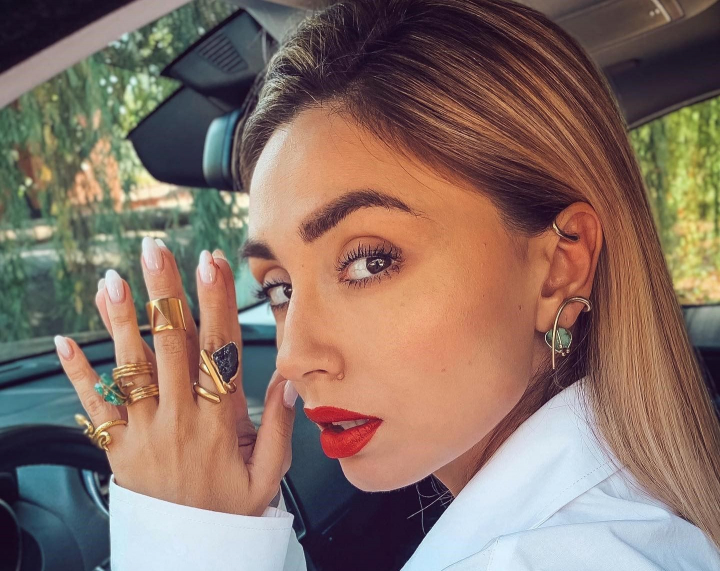 „Violul nu este si nu a fost niciodata vina victimei.” #redmylips - poarta buze rosii si fii solidara cu victimele violentei sexuale! Bloggerita Ana-Irina vine cu un indemn catre societate „Violul nu este si nu a fost niciodata vina victimei.” #redmylips - poarta buze rosii si fii solidara cu victimele violentei sexuale! Bloggerita Ana-Irina vine cu un indemn catre societate