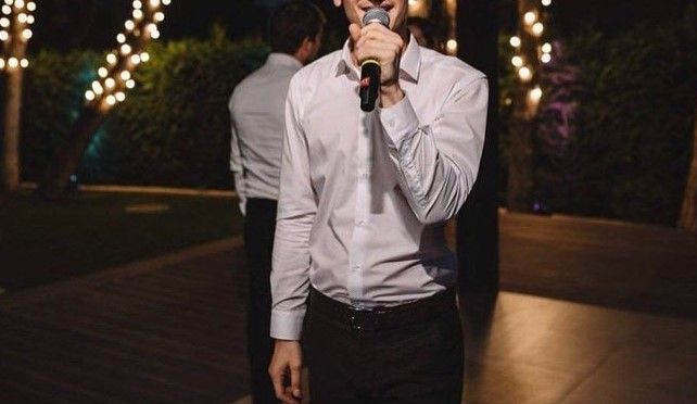 Cat pe ce sa se ia la pumni! Cine este interpretul care a fost scaldat in plina strada si pacalit de echipa PRO TV - VIDEO Cat pe ce sa se ia la pumni! Cine este interpretul care a fost scaldat in plina strada si pacalit de echipa PRO TV - VIDEO