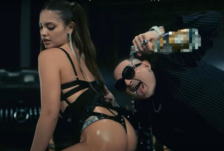 Popularitatea schimba oamenii! Iubita lui Morgenshtern nu mai este eleva exemplara. Tanara se distreaza in rand cu Timati, Geegun si alte vedete din showbizul rusesc Popularitatea schimba oamenii! Iubita lui Morgenshtern nu mai este eleva exemplara. Tanara se distreaza in rand cu Timati, Geegun si alte vedete din showbizul rusesc