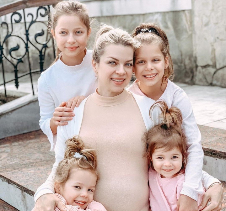 A nascut sapte copii, dar fiecare sarcina a fost diferita. Ce spune Marina Carnat despre schimbarea organismului in aceasta perioada: „Tu esti acum regina! Dupa ce nasti, vei deveni din nou printesa!” A nascut sapte copii, dar fiecare sarcina a fost diferita. Ce spune Marina Carnat despre schimbarea organismului in aceasta perioada: „Tu esti acum regina! Dupa ce nasti, vei deveni din nou printesa!”