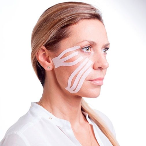 Vrei sa opresti timpul in loc si sa scapi de riduri? E suficient sa lipesti cateva benzi elastice pe zonele cu pricina si voila! Afla despre lifting facial cu benzile kinesiologice, numite "magice" - VIDEO Vrei sa opresti timpul in loc si sa scapi de riduri? E suficient sa lipesti cateva benzi elastice pe zonele cu pricina si voila! Afla despre lifting facial cu benzile kinesiologice, numite "magice" - VIDEO