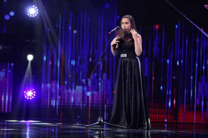 Moldoveanca, Xenia Tacu, din Balti a adus sarbatoare pe scena talentelor. Interpretarea ei la nai a starnit ropote de aplauze - VIDEO Moldoveanca, Xenia Tacu, din Balti a adus sarbatoare pe scena talentelor. Interpretarea ei la nai a starnit ropote de aplauze - VIDEO