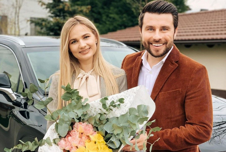 Eveniment dublu pentru Dorin Galben si iubita lui: „Violeta Scrisu si-a cumparat masina la care visa de ani buni.” Iata care este celalalt motiv de fericire Eveniment dublu pentru Dorin Galben si iubita lui: „Violeta Scrisu si-a cumparat masina la care visa de ani buni.” Iata care este celalalt motiv de fericire