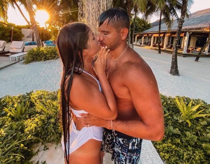 Au facut show sub dus! Irina si Sergiu Kovalsky, intr-o sedinta foto fierbinte pe plajele din Maldive - VIDEO Au facut show sub dus! Irina si Sergiu Kovalsky, intr-o sedinta foto fierbinte pe plajele din Maldive - VIDEO