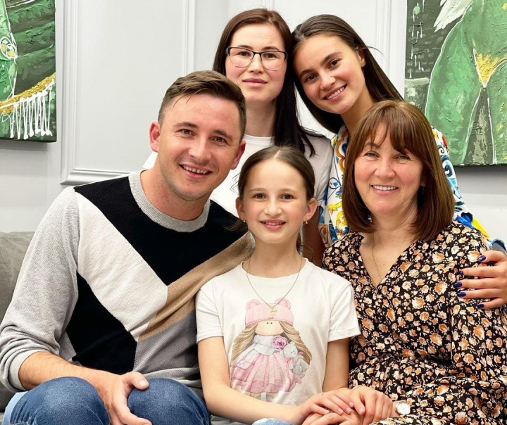 Surprize, flori si SPA pentru mama lui Emilian Cretu! Cum e rasfatata „Nastea bogatasa” de ziua ei - VIDEO Surprize, flori si SPA pentru mama lui Emilian Cretu! Cum e rasfatata „Nastea bogatasa” de ziua ei - VIDEO