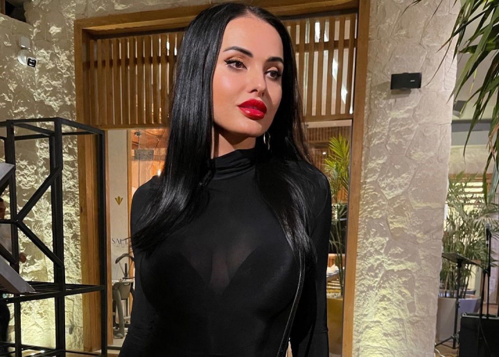 Si mama ei e la fel de frumoasa si eleganta! Cum arata femeile din familia lui Tany Vander Si mama ei e la fel de frumoasa si eleganta! Cum arata femeile din familia lui Tany Vander