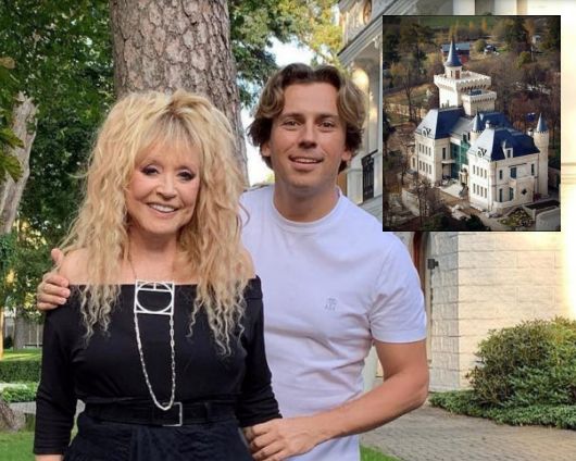 Locuitorii satului unde stau Pugacheva si Galkin sunt nemultumiti de vecinii lor: au ingradit un lac, au stricat drumuri. Cum arata palatul celebrului cuplu Locuitorii satului unde stau Pugacheva si Galkin sunt nemultumiti de vecinii lor: au ingradit un lac, au stricat drumuri. Cum arata palatul celebrului cuplu