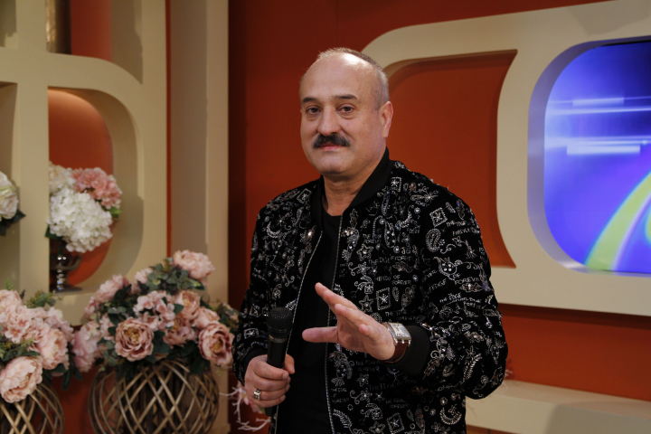 „Am avut o masina mai luxoasa si am schimbat pe una putin mai veche". Gheorghe Topa cucereste retelele de socializare - VIDEO