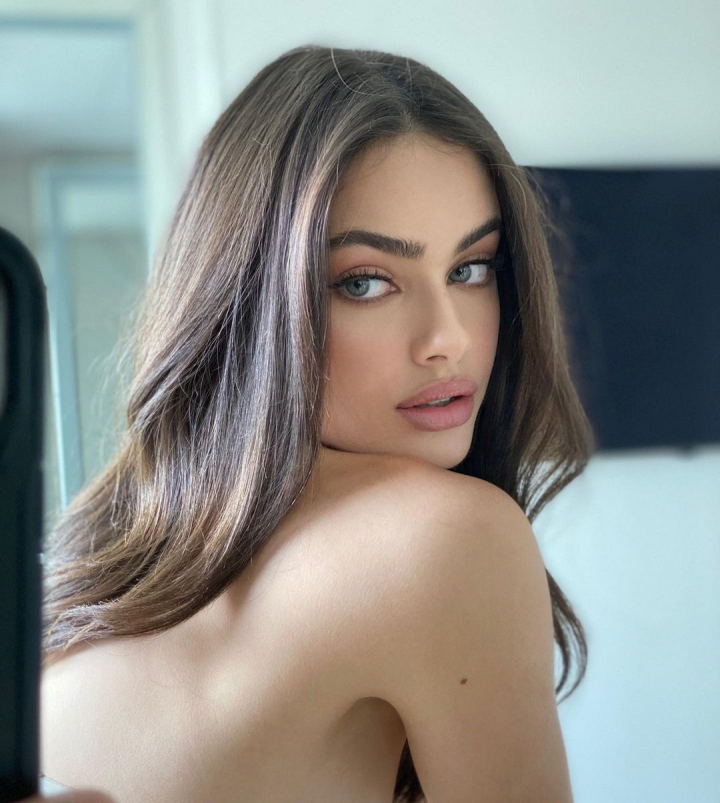 Top 50 cele mai frumoase femei din lume. Vezi care sunt femeile care fura inimile barbatilor - FOTO Top 50 cele mai frumoase femei din lume. Vezi care sunt femeile care fura inimile barbatilor - FOTO