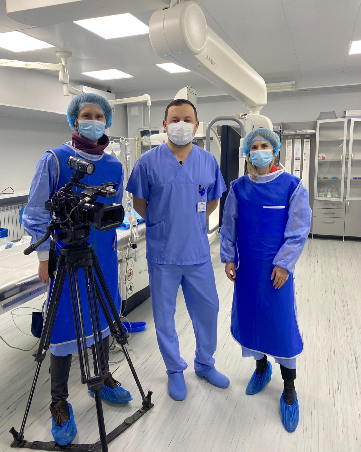 Reporterul PRO TV si specialistul medical Cristina Gonta - in sala de operatii unde se efectueaza coronarografia. In ce consta aceasta interventie si ce beneficii are: "Abordam o interventie minim-invaziva pe cord utilizata cu scop diagnostic" - VIDEO Reporterul PRO TV si specialistul medical Cristina Gonta - in sala de operatii unde se efectueaza coronarografia. In ce consta aceasta interventie si ce beneficii are: "Abordam o interventie minim-invaziva pe cord utilizata cu scop diagnostic" - VIDEO