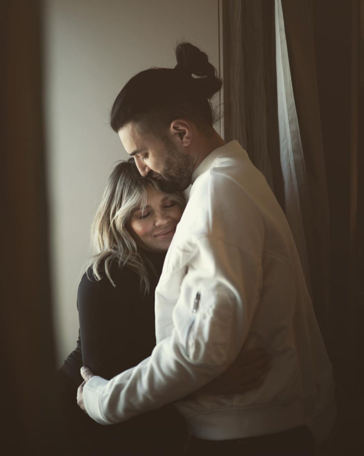 Smiley si-a dus fetita in vizita la bunica lui. Poze emotionante cu familia artistului. „Josephine s-a intalnit cu strabunica ei!” Smiley si-a dus fetita in vizita la bunica lui. Poze emotionante cu familia artistului. „Josephine s-a intalnit cu strabunica ei!”