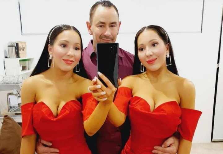 Surorile gemene identice Anna si Lucy DeCinque, 10 ani de relatie cu acelasi barbat Surorile gemene identice Anna si Lucy DeCinque, 10 ani de relatie cu acelasi barbat