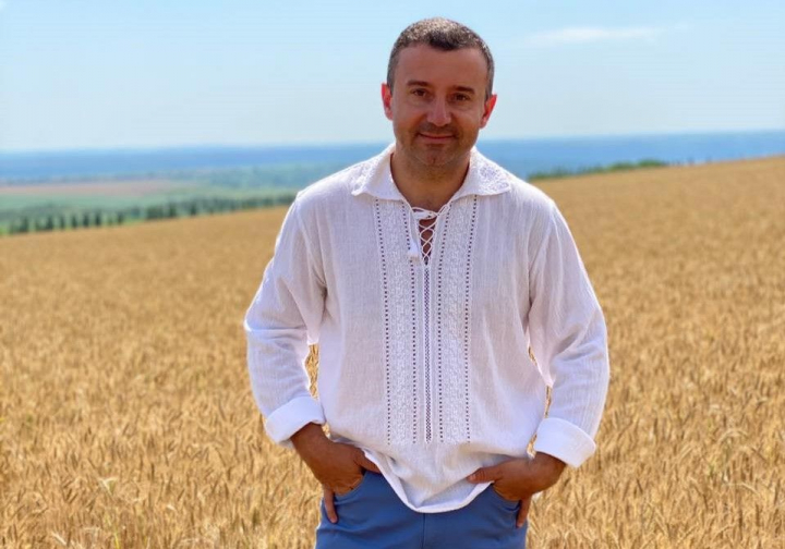 Vasile Advahov s-a vaccinat anti Covid-19 in Romania. „Cu un pas mai aproape de normalitate”. Cum se simte artistul dupa vaccin 