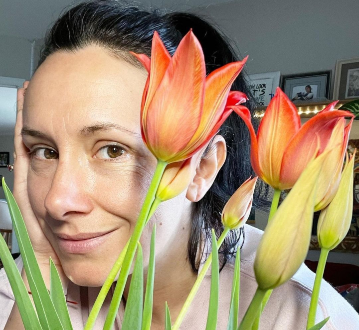 Nata Albot, INDIGNATA la culme! „N-am aer. Tocmai am aflat cum poti sa frangi un suflet tanar, rebel si liber de femeie, sa o supui psiho-emotional, sa-i exploatezi nemilos corpul ca sa-ti faca toti copiii cu care o lasi insarcinata”. Cu ce nu e de acord jurnalista