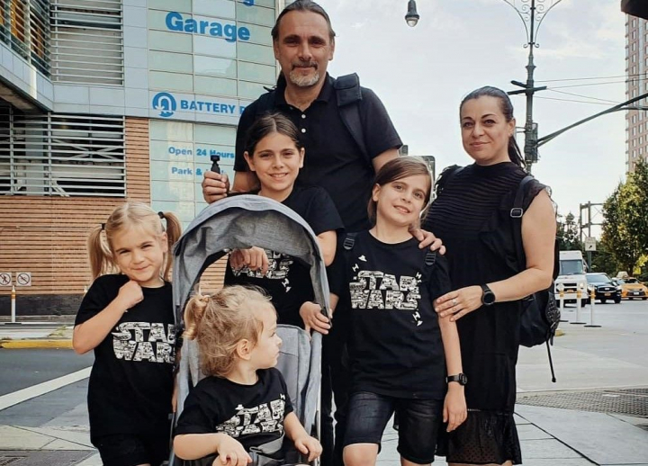 Sunt stabiliti in America, dar le este dor de Moldova! SENS FAMILY: „In Chisinau e altfel, ai iesit afara si esti in lume. Aici ai iesit afara si tot in padure esti” - VIDEO Sunt stabiliti in America, dar le este dor de Moldova! SENS FAMILY: „In Chisinau e altfel, ai iesit afara si esti in lume. Aici ai iesit afara si tot in padure esti” - VIDEO