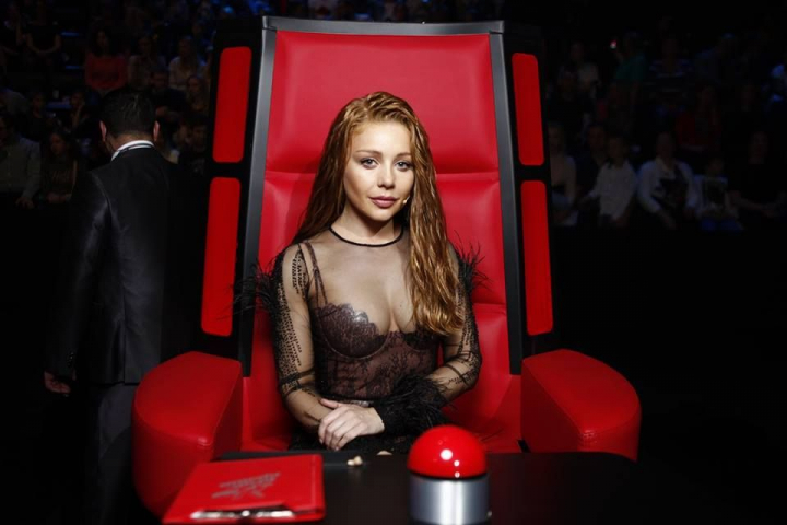 Cum arata fiul de 13 ani al Tinei Karol, care se afla la Londra? Baiatul este copia raposatului sau tata Cum arata fiul de 13 ani al Tinei Karol, care se afla la Londra? Baiatul este copia raposatului sau tata