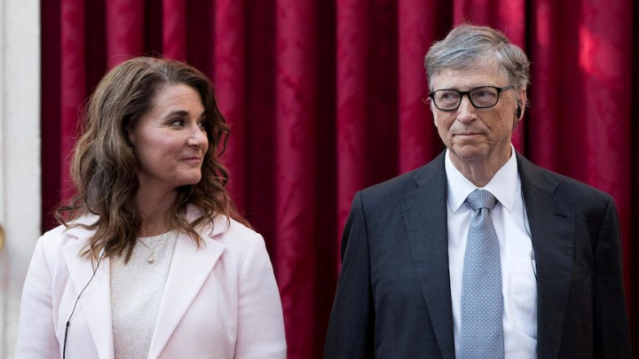 Dupa 27 de ani de casnicie si trei copii crescuti impreuna, Bill Gates a anuntat ca divorteaza de sotia sa. „Nu mai credem ca putem creste impreuna ca un cuplu in urmatoarea faza a vietii noastre.” Dupa 27 de ani de casnicie si trei copii crescuti impreuna, Bill Gates a anuntat ca divorteaza de sotia sa. „Nu mai credem ca putem creste impreuna ca un cuplu in urmatoarea faza a vietii noastre.”